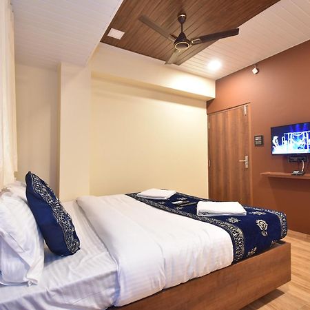 Hotel Starlit Нави Мумбаи Номер фото