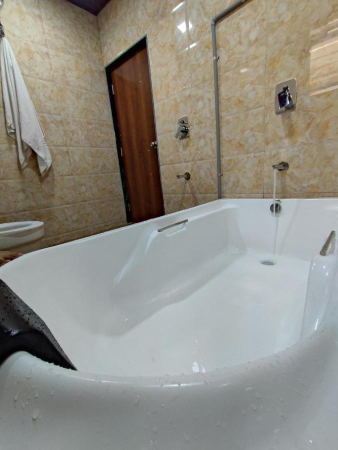 Hotel Starlit Нави Мумбаи Экстерьер фото