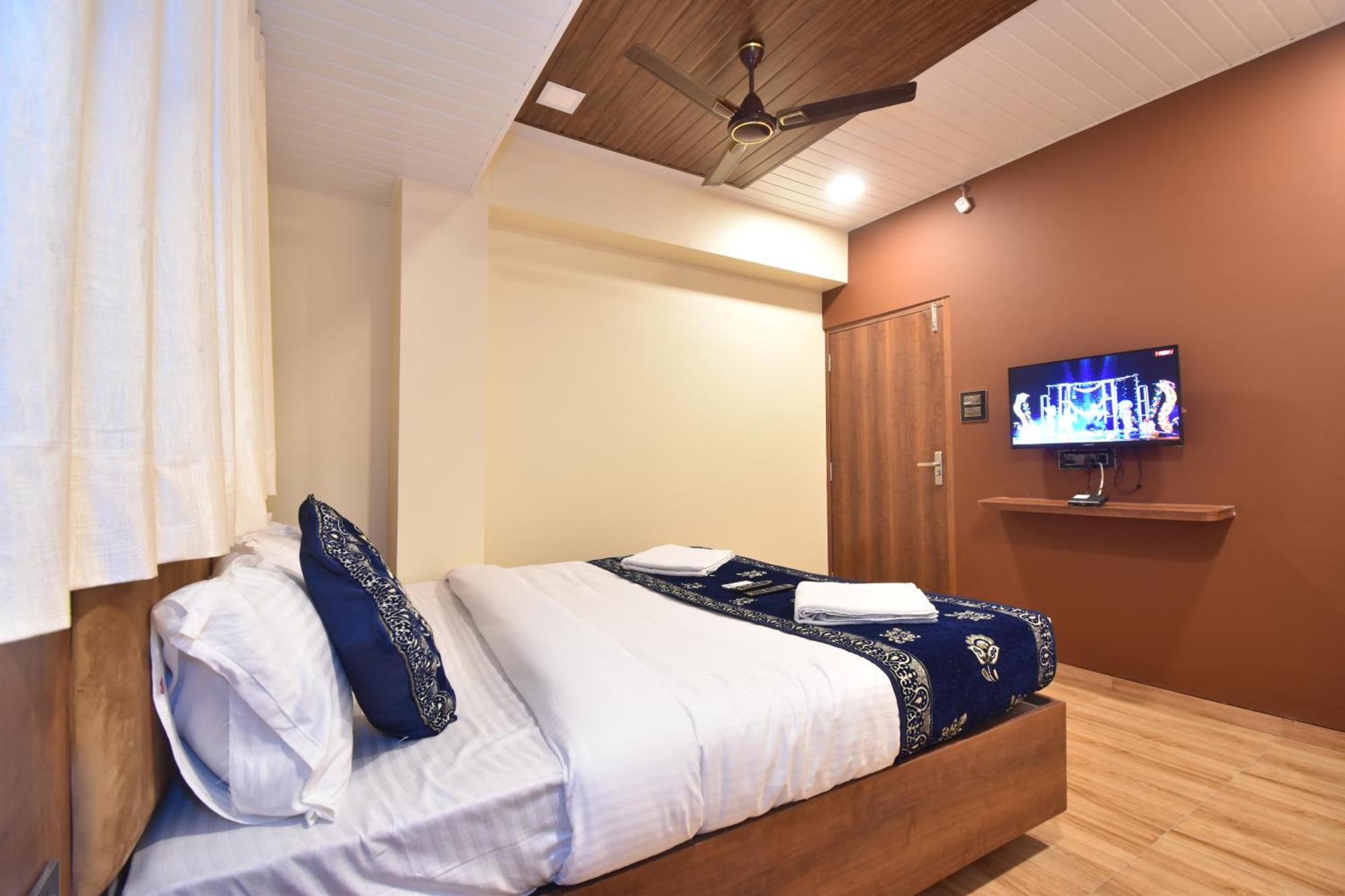 Hotel Starlit Нави Мумбаи Номер фото